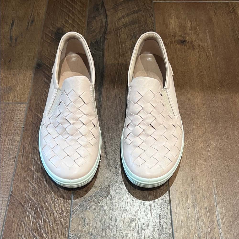 Ecco Soft 7 Women's Leather Light Pink Woven Slip-On Flats